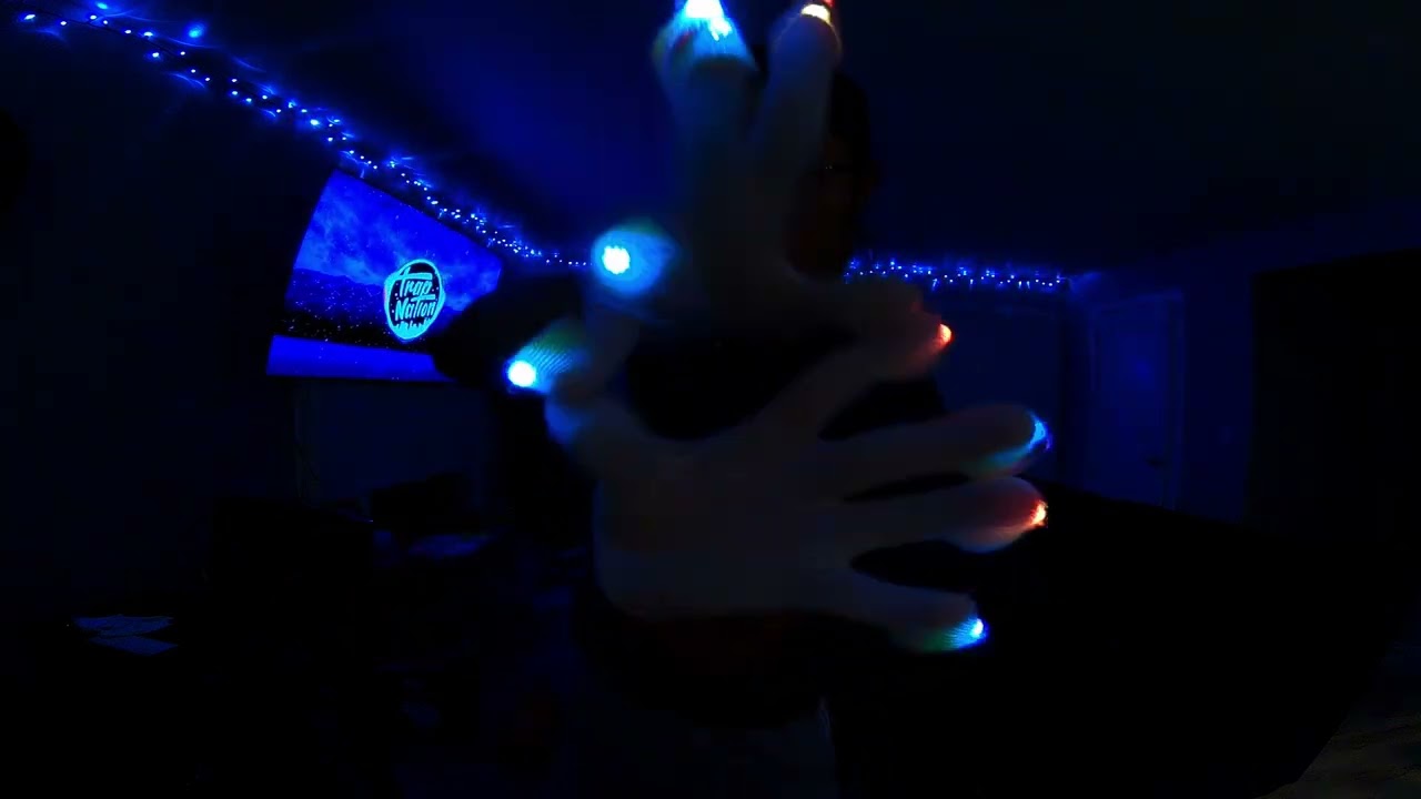 Squeens gloving lightshow to Niykee Heaton - Infinity (Illenium Remix)