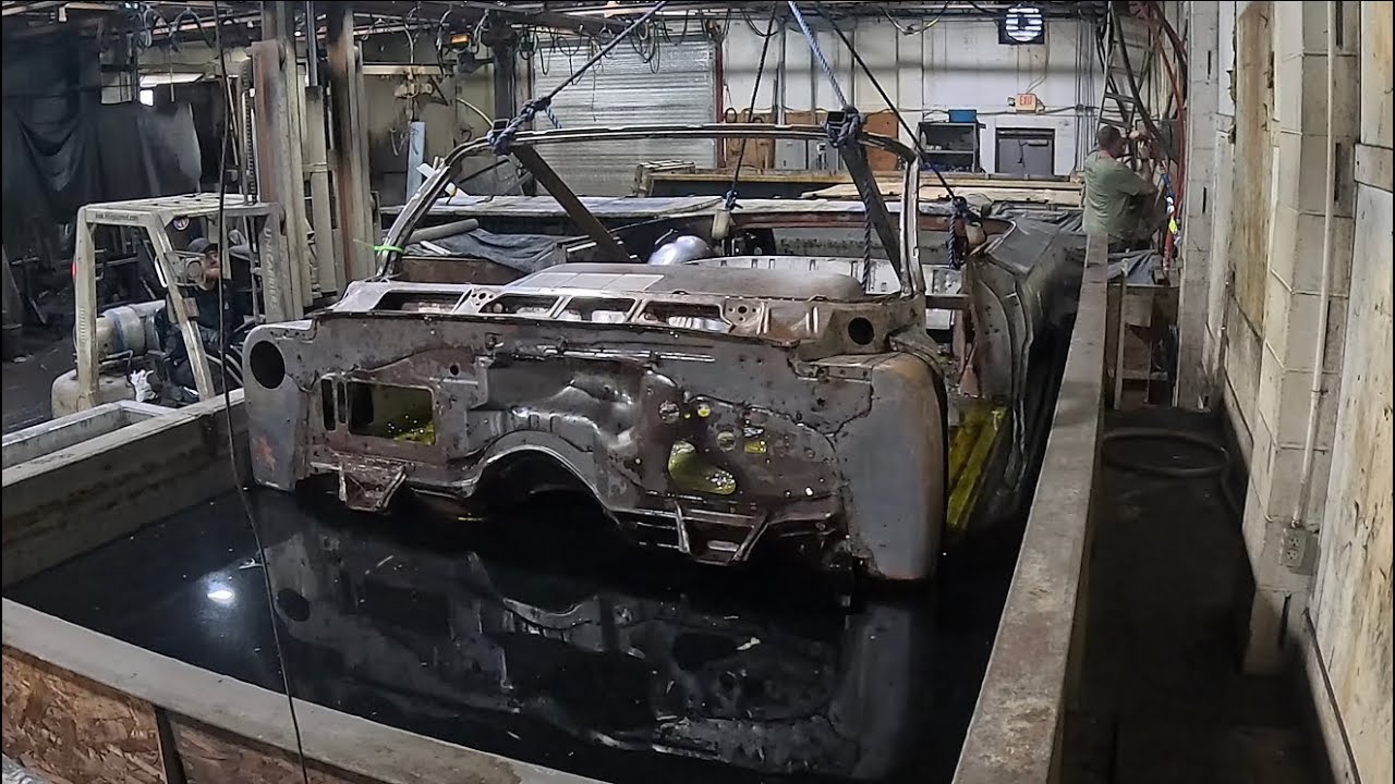 Химическая обработка кузова Chevrolet Impala 1962 года выпуска.