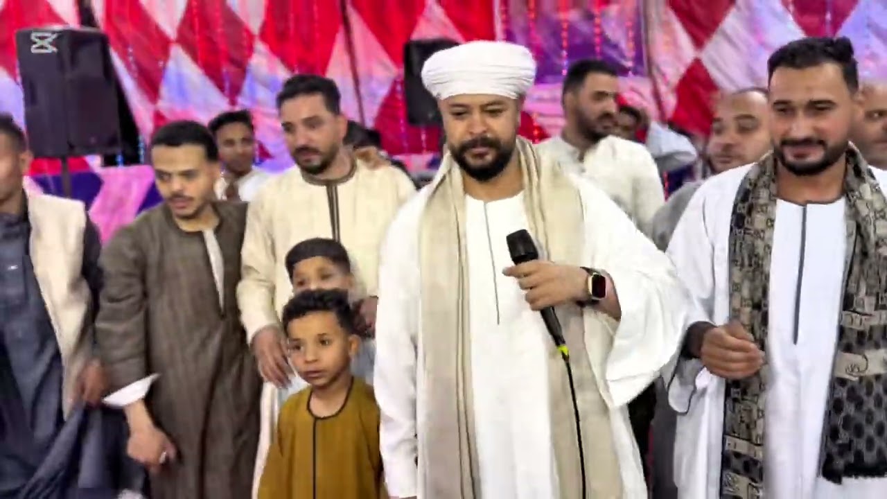 الواد الصغير ده خارب الدنيا مع ابو عزت في بني سويف _ عاوز يسمع صبيه طالعه من الحمام _ 2025