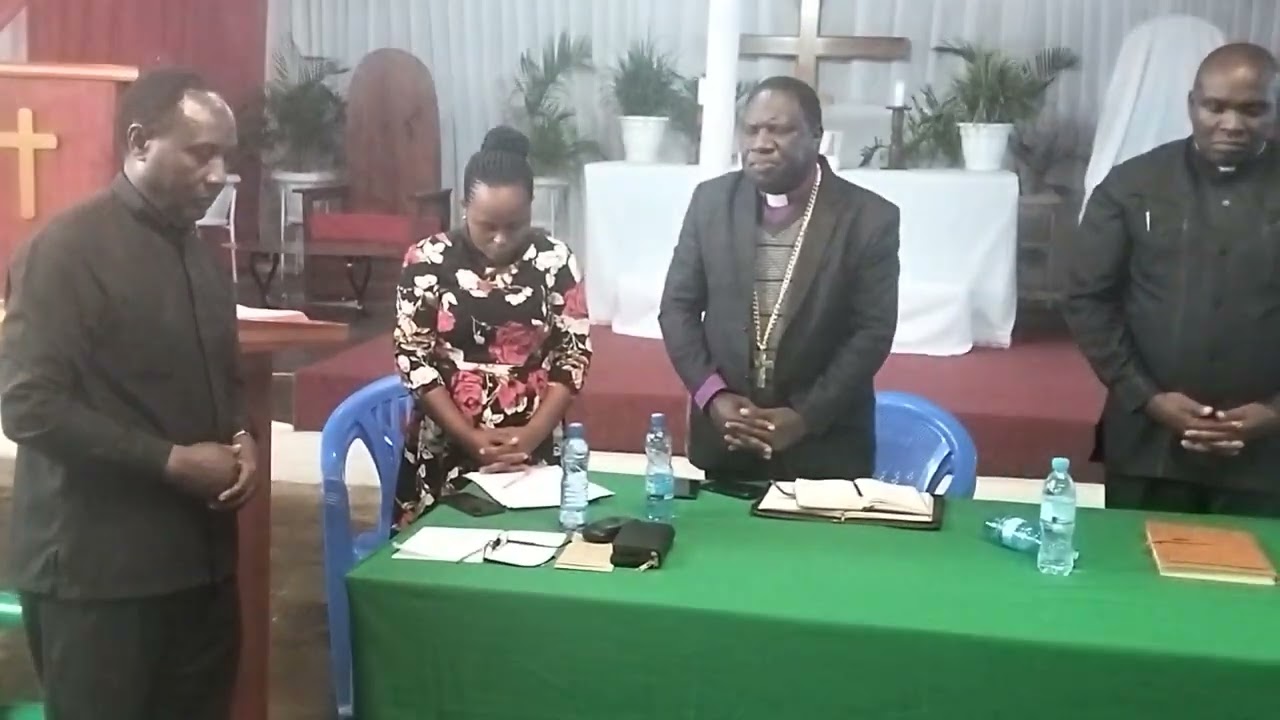 ASKOFU DK: E. MWAIKALI. AONGOZA KIKAO WACHUNGAJI  ZAIDI YA 65 K.K.A.M:-  MAKAO MAKUU RUANDA MBEYA