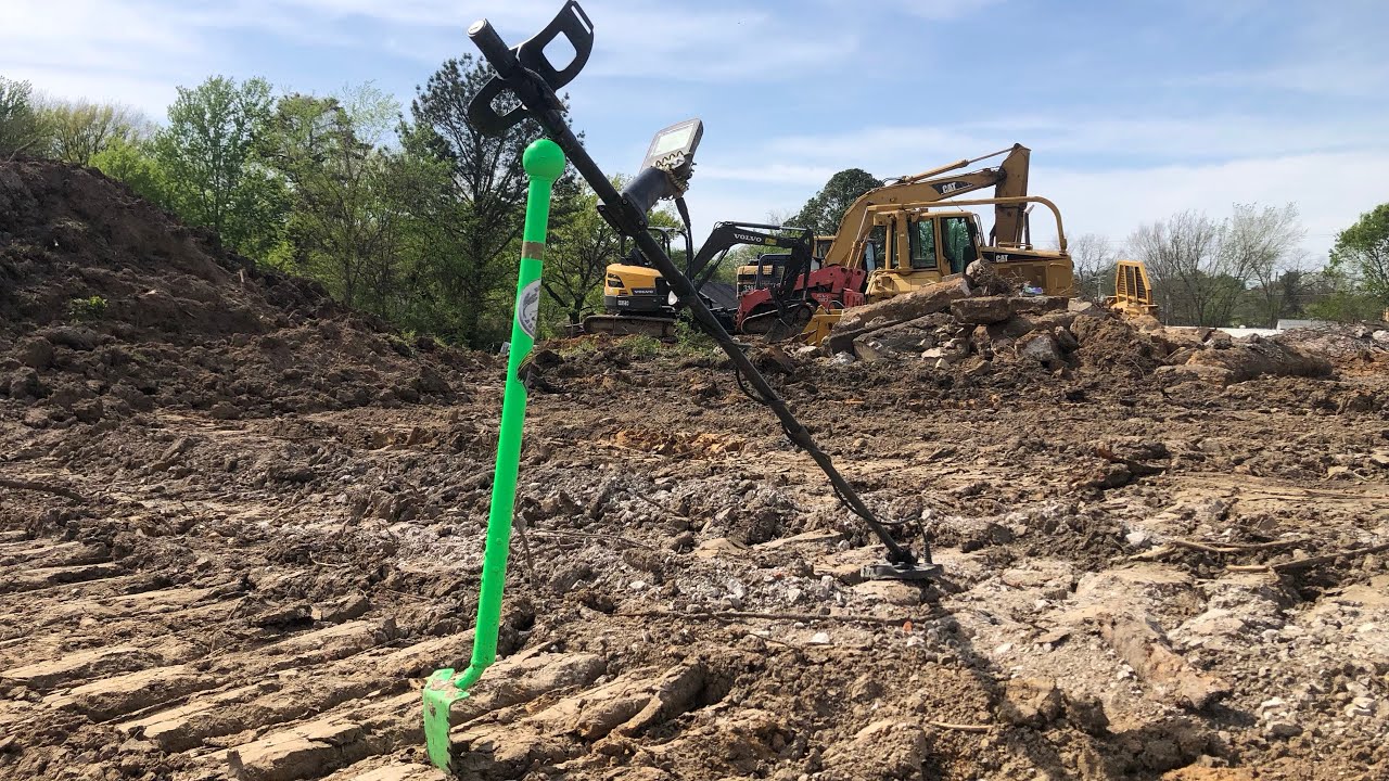 Обнаружение металлоискателем разрушенного дома XIX века, полного реликвий