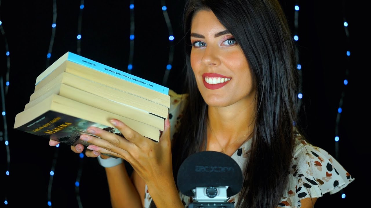 ASMR 📚 RILASSATI con i miei LIBRI del PERIODO (Whispering)