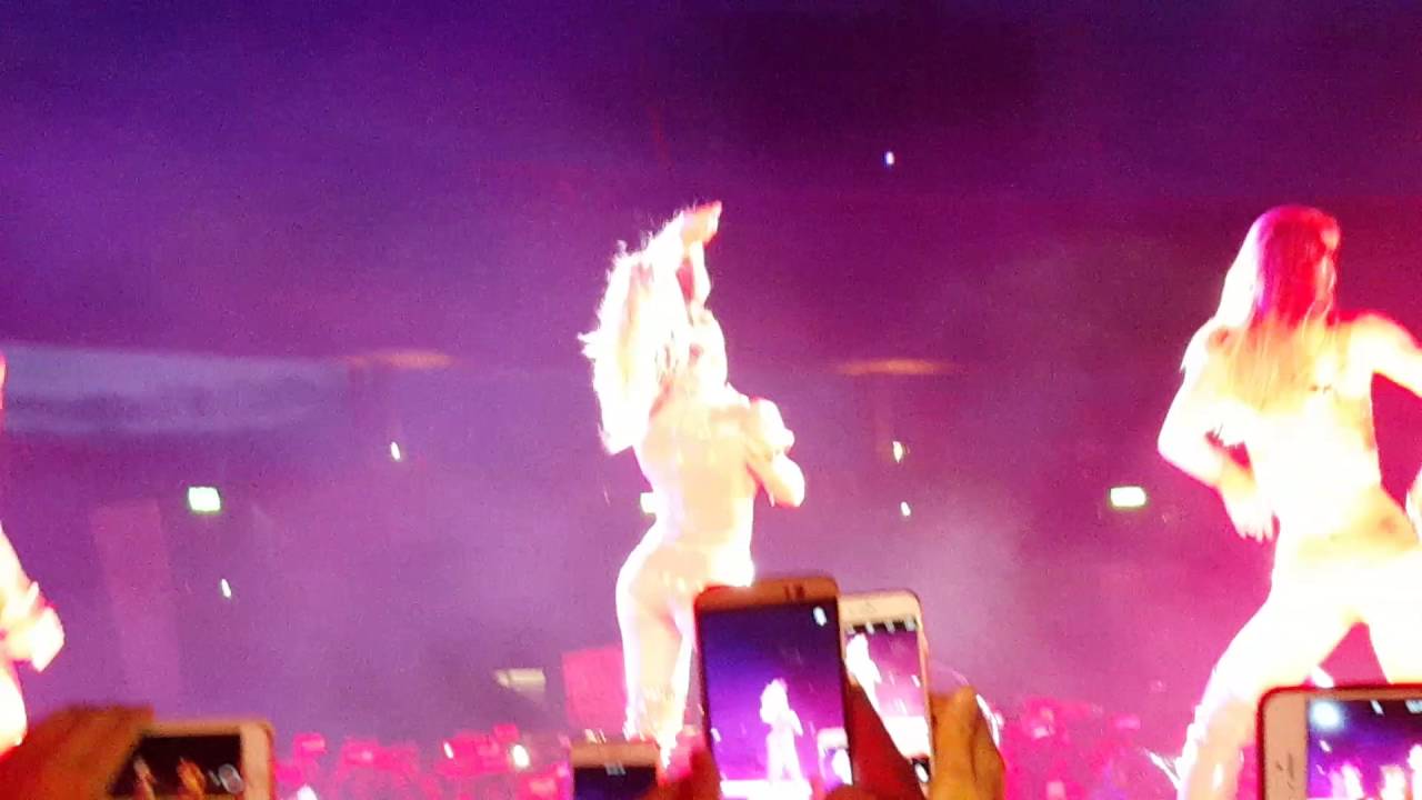 Beyonce - Crazy in Love/ Naughty Girl/ Party (Live in Zürich, Switzerland) Formation World Tour