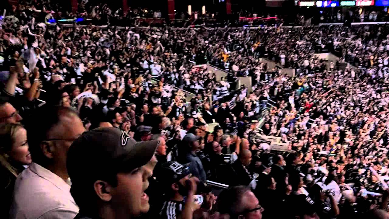 10...9..8..7.. Kings win the Stanley cup! Fan Reaction Final Seconds