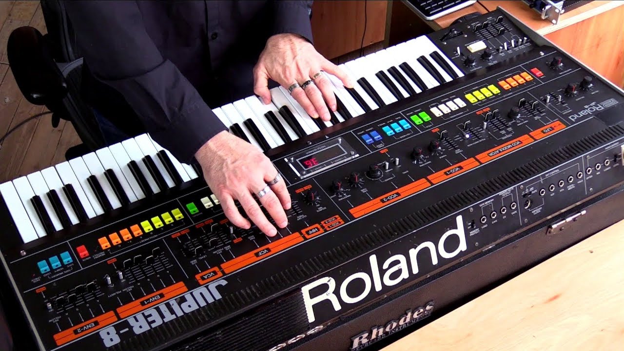 Roland Jupiter 8 в действии