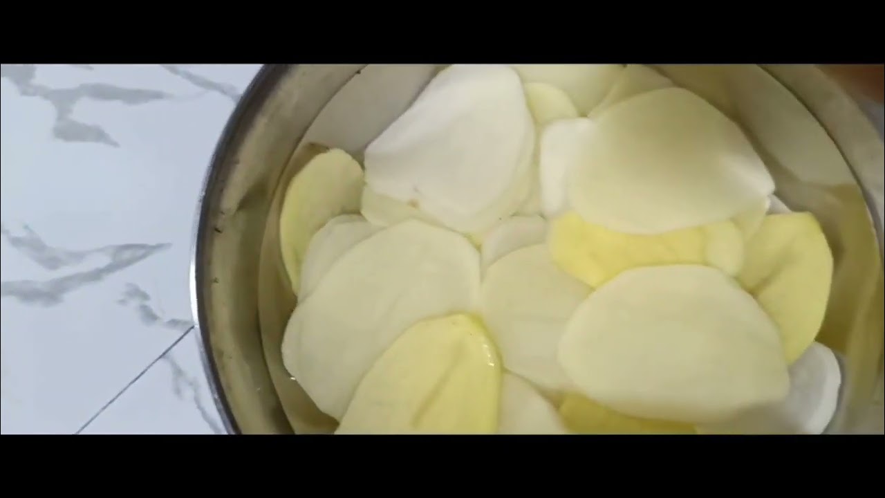 आलू के चिप्स बनाने का सबसे आसान तरीका | Crunchy Potato Chips Recipe in 5 minutes.