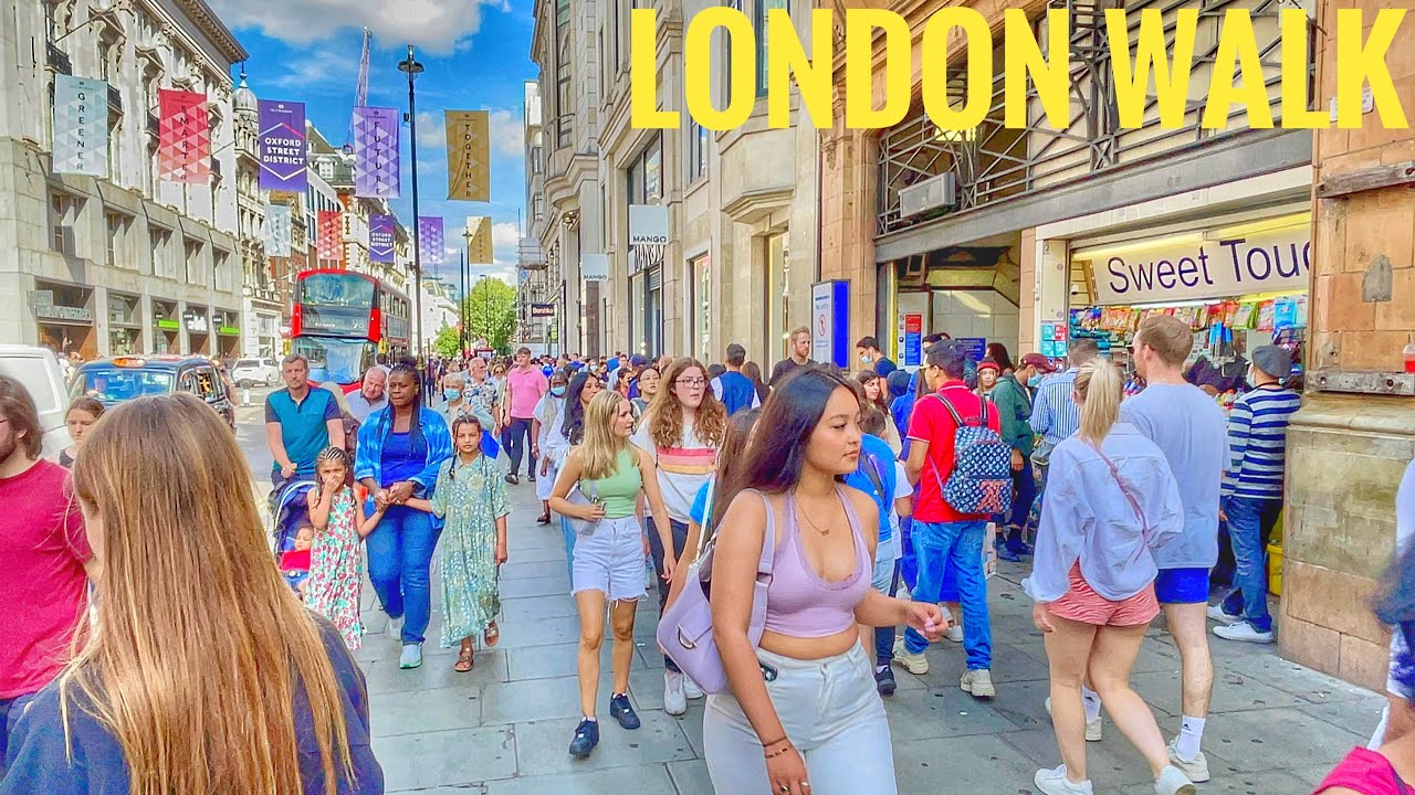 Walking London&rsquo;s Busy Central London Summer - Oxford Street, August 2021 [4K HDR]