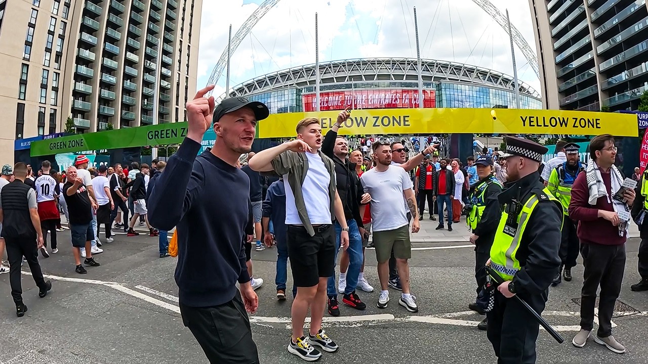 Manchester City VS Manchester United (1-2) Trouble in London