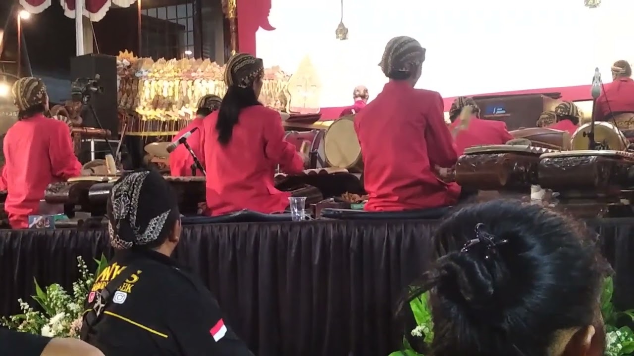 ketika lihat parhelatan wayang kulit di gedung arsip