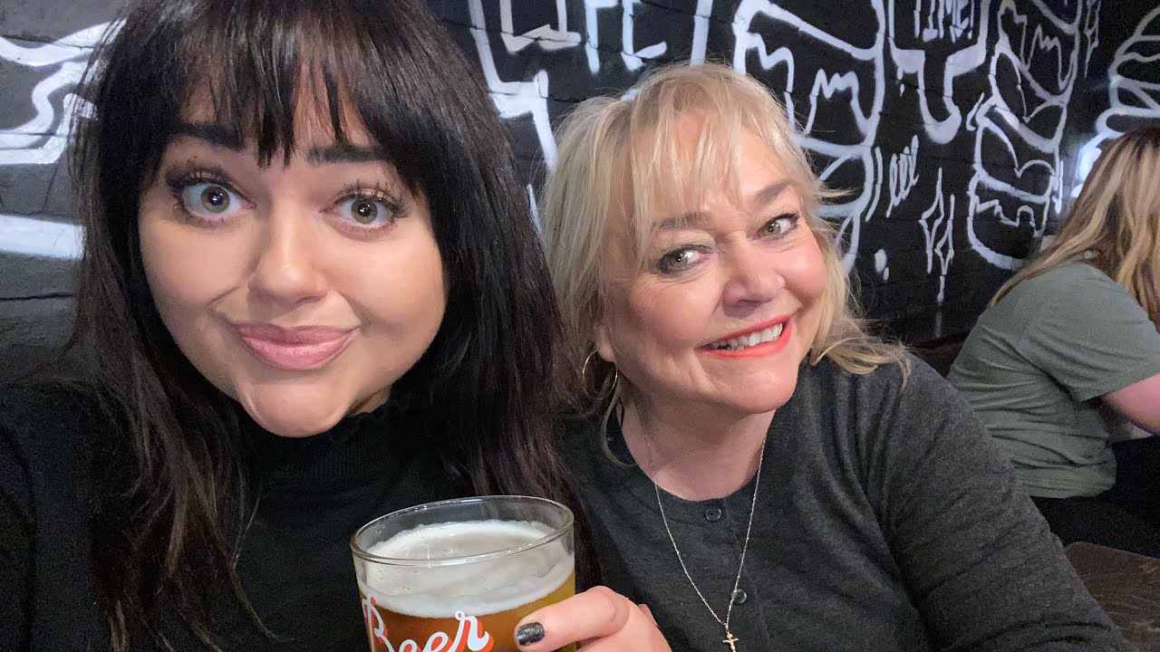 *HELP ME I’M HUNGOVER | GIRLS NIGHT OUT WITH MAMMA| NEW YEAR NEW ME * #youtube #mamma 