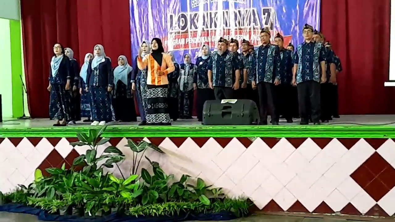Keren Dirigen Lagu Mars Guru Penggerak di Loka 7 Panen Karya  CGP Angkatan 7 Kabupaten Jepara