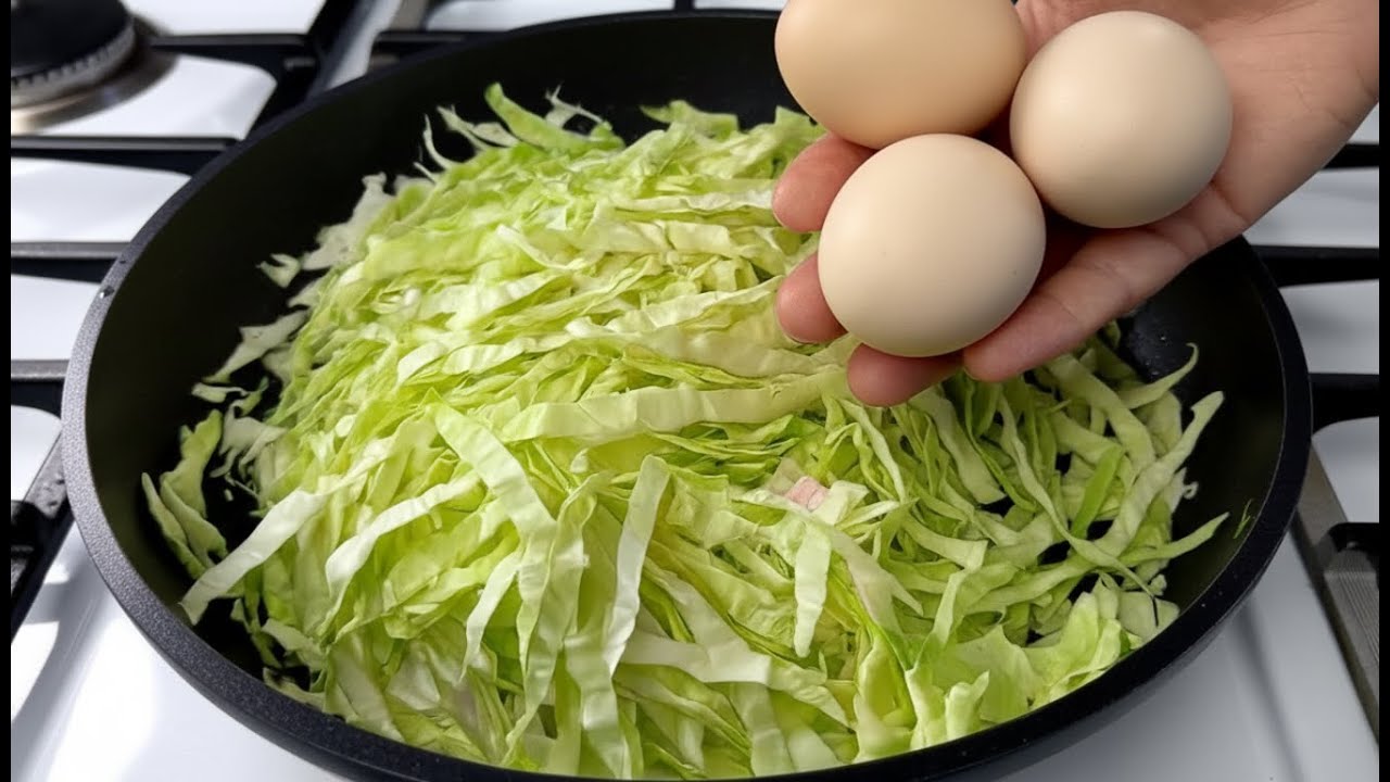 Kohl mit Eiern schmeckt besser als Fleisch! Einfaches, sehr leckeres Abendessen Rezept!