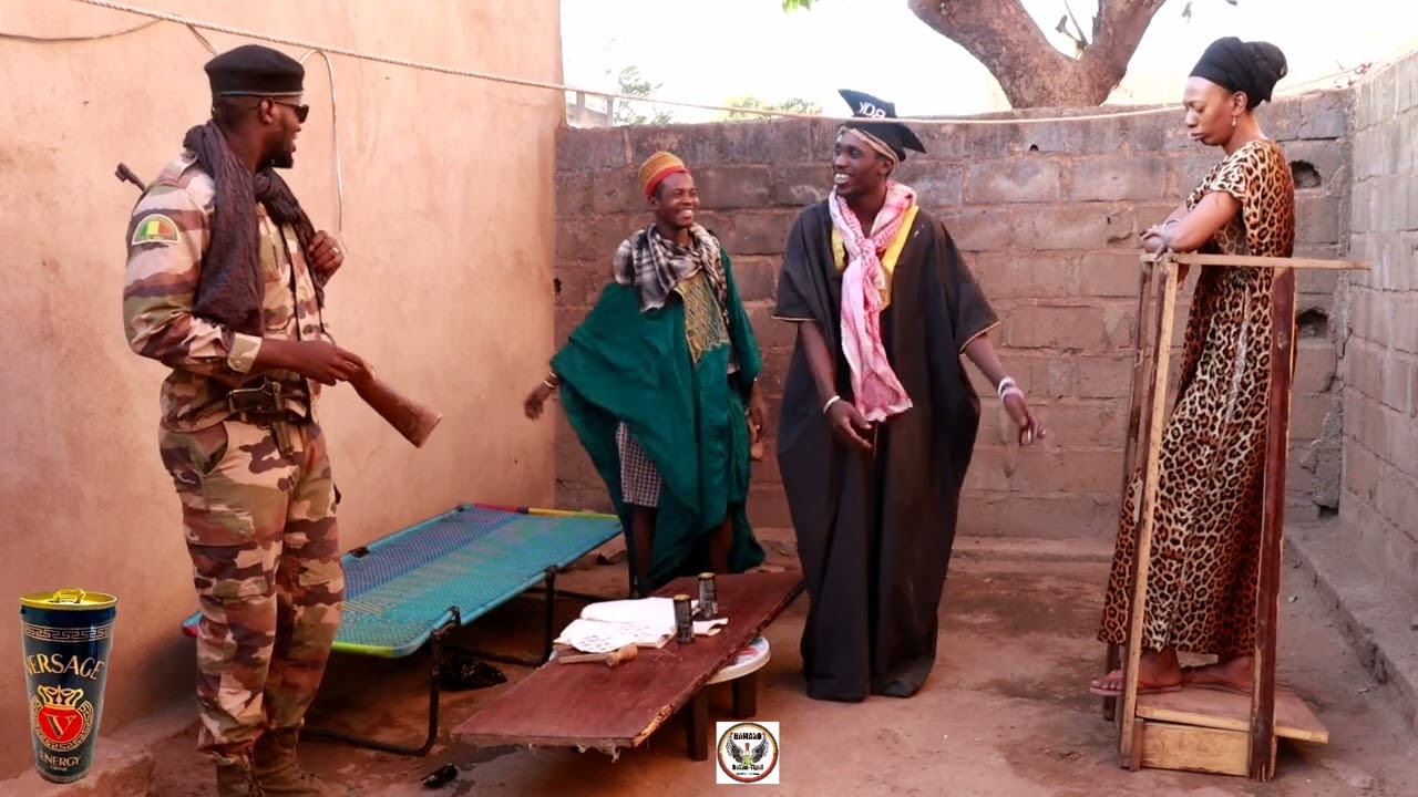 Le Fou Woroli et son Grio Diabate en plein jugement