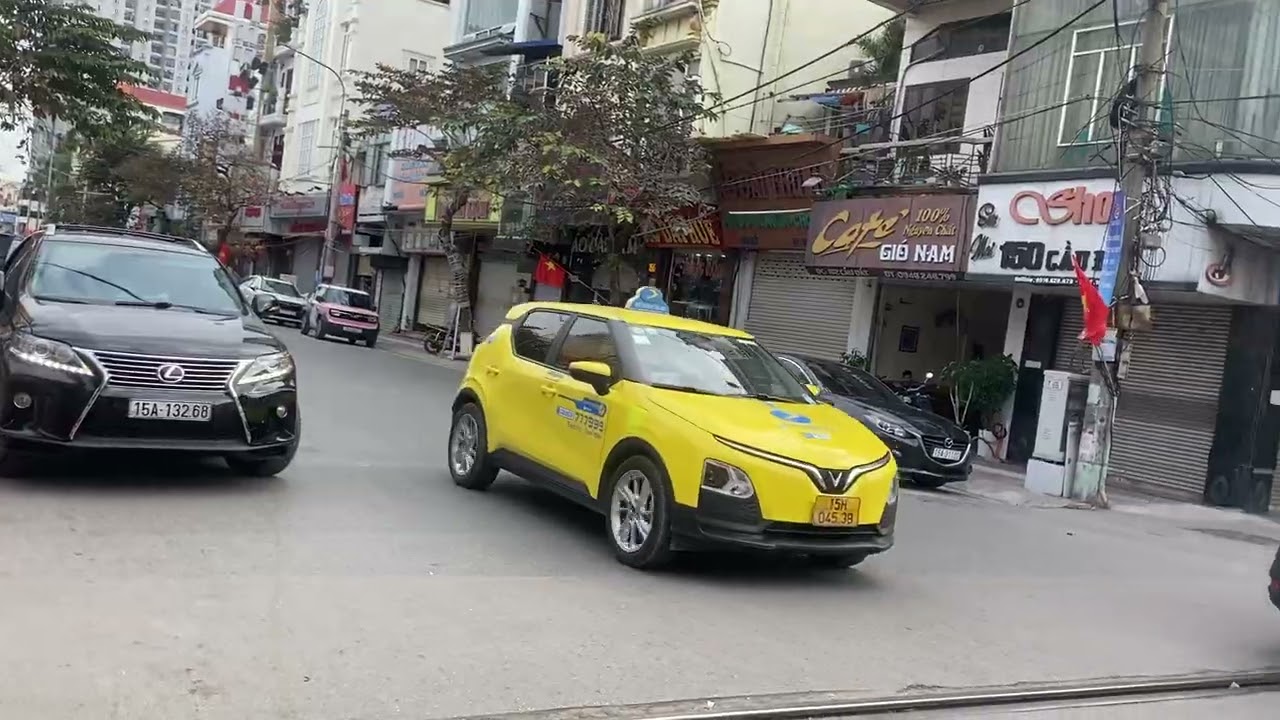 Tàu hoả qua đường CẦU ĐẤT mùng 1 tết