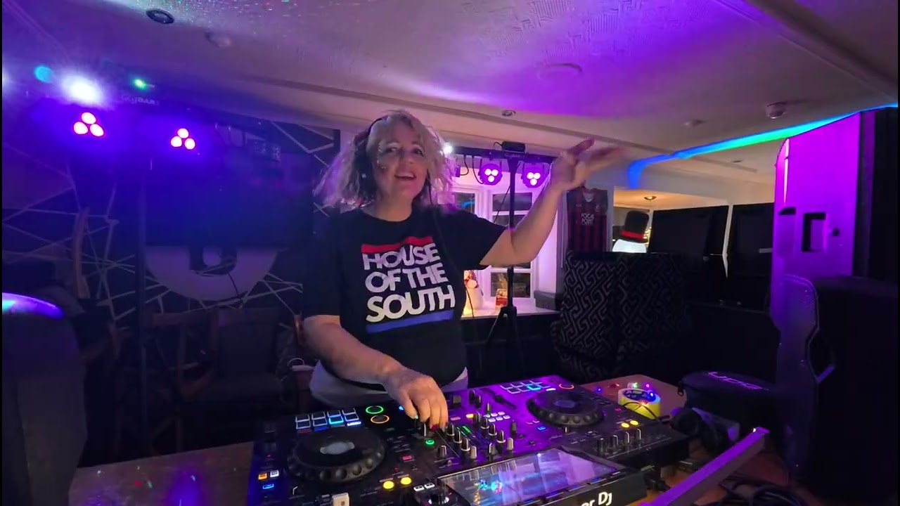 DORI MACK Live @ Public House (House of the South) &mdash; Remixed Club Classics Set