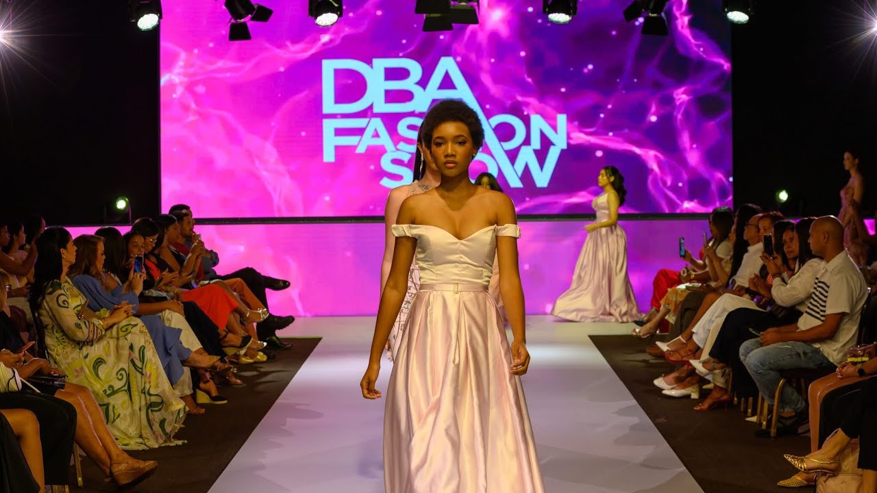 Desfile GALA ROSADO en el DBA FASHION SHOW 