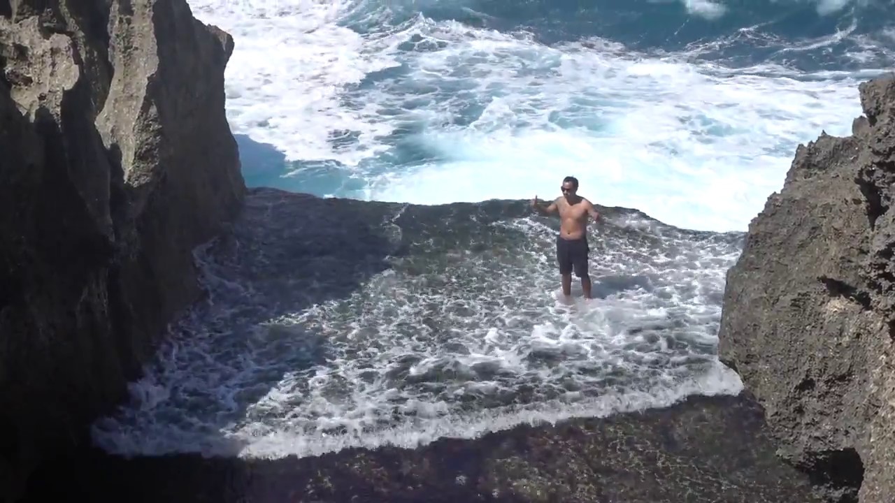 Angel Billabong Idiot risks life for a selfie!