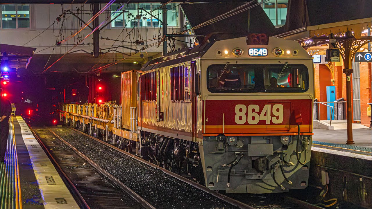 8649 Robel Train Passing Sydnenham
