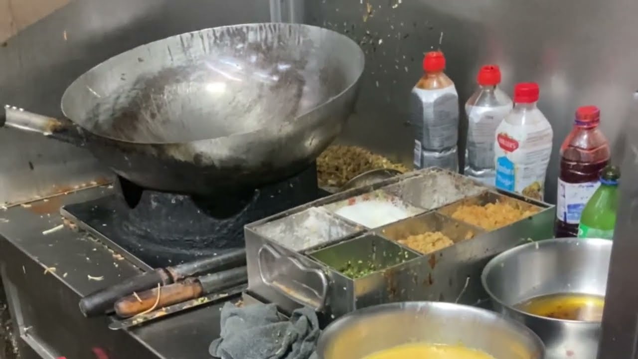 Street style Chicken noodles making