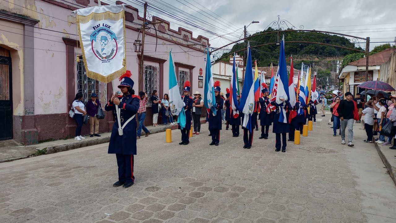 CEB JUAN EMILIO FLORES, desfile cívico 2025. 