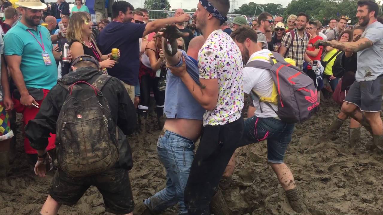 Glastonbury 2016 Funny MUDness. MUST SEE!