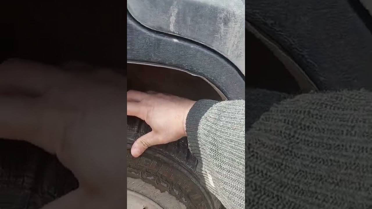 сравнение MICHELIN X ICE NORTH 4 против NOKIAN  HAKKAPELIITTA 7 SUV