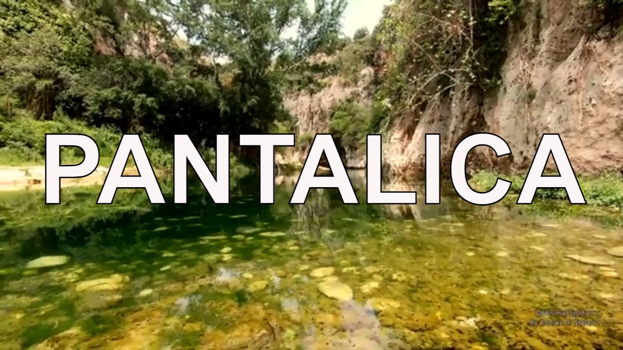 Pantalica, the necropolis, the Anapo valley and the Calcinara stream. Trekking in Sicily.