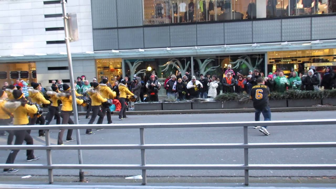 Oski Yell 2014 Grey Cup Parade