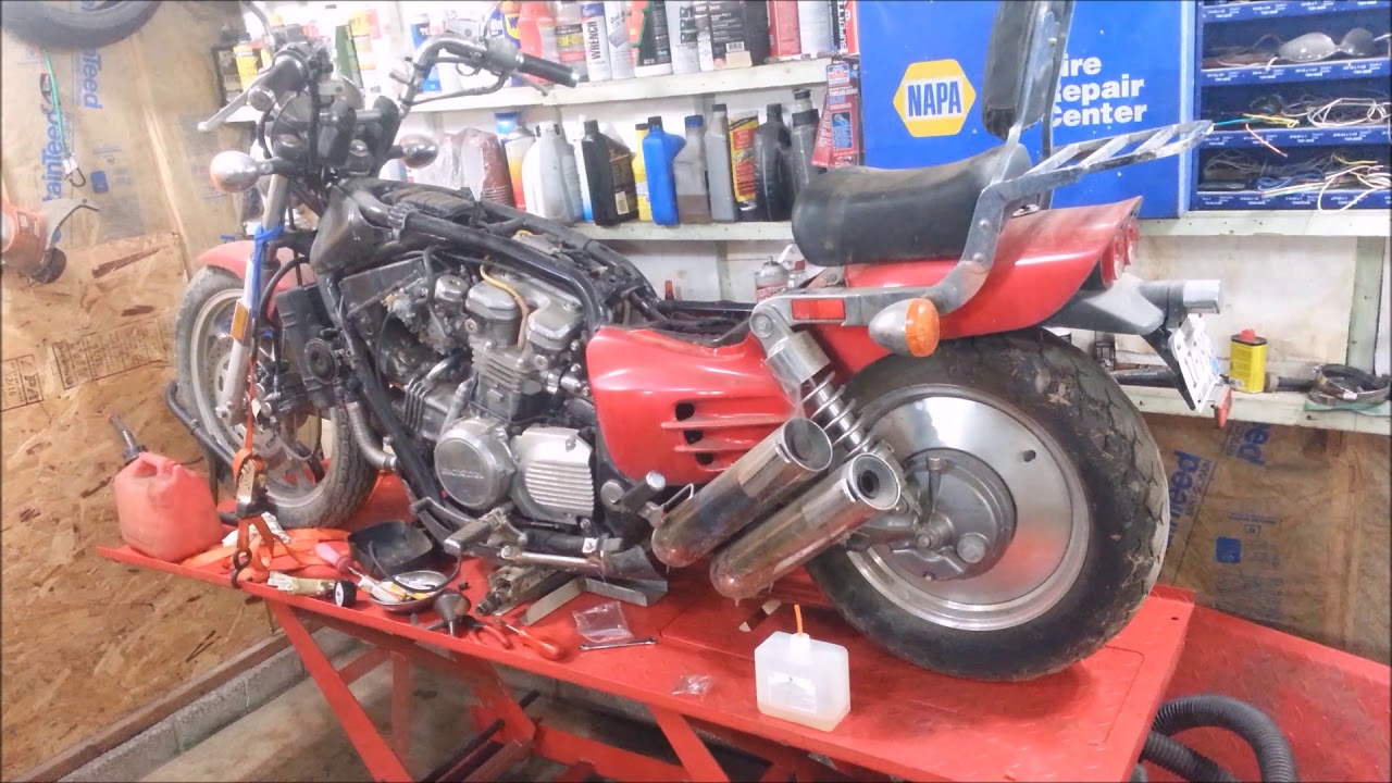 1987 V45 700cc Honda Magna carburetor rebuild part 1
