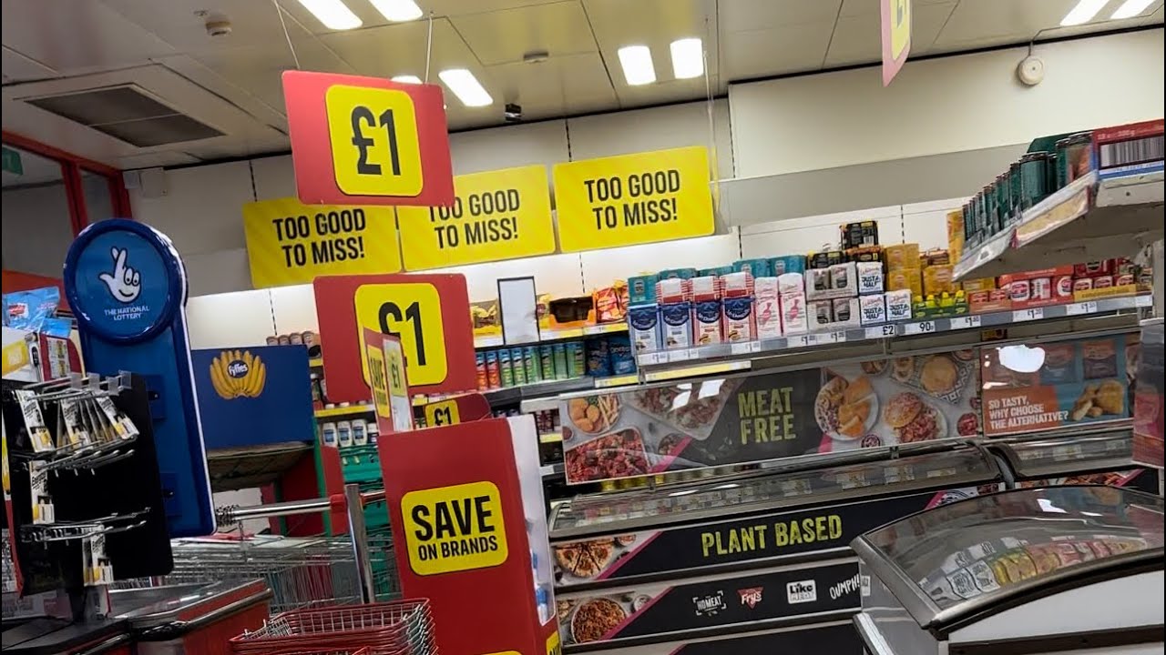 Iceland Supermarket Experience in UK 🇬🇧 || 📍Bournemouth