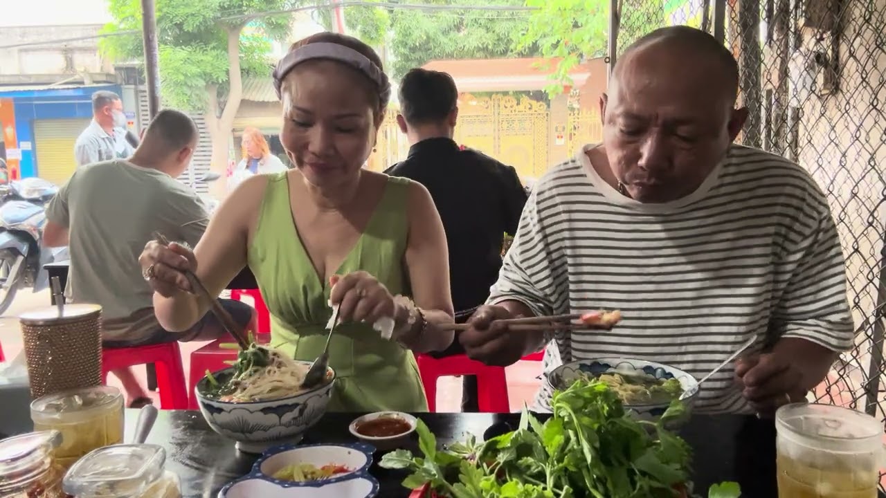 Mời cả nhà ăn hủ tiếu Hải sản 