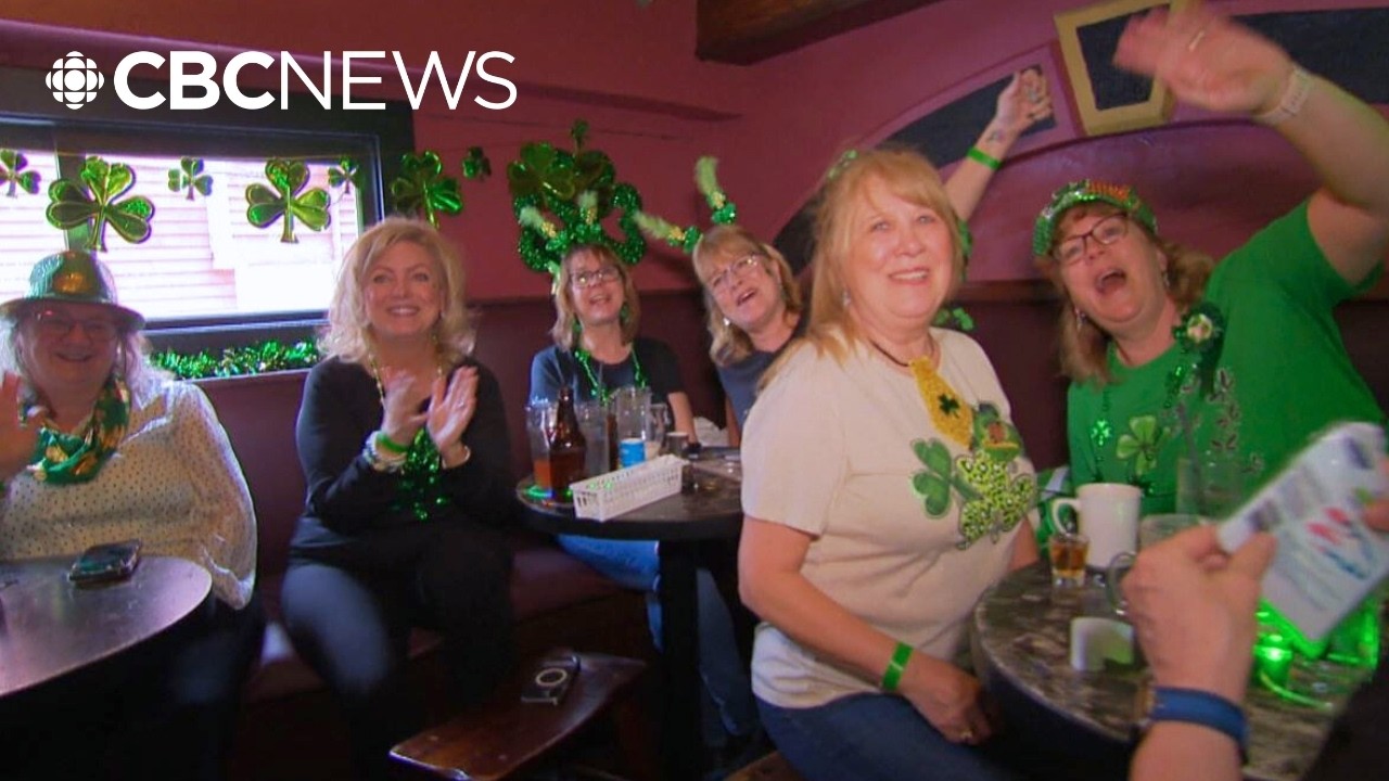 Жители Сент-Джонса праздновали День Святого Патрика ранним утром.