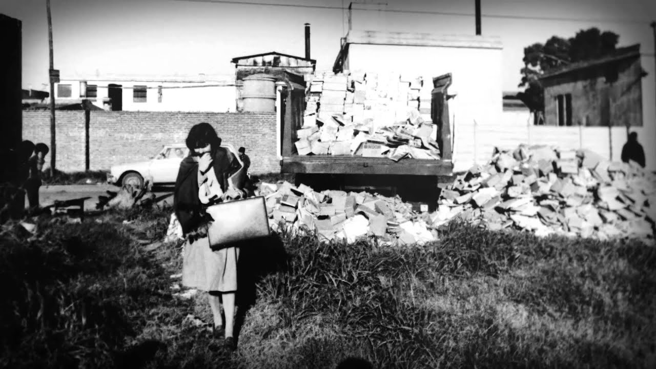 LA QUEMA DE LIBROS EN SARANDI - LA HISTORIA