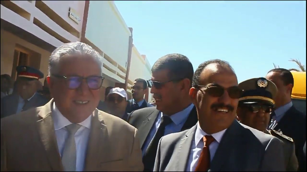 الرشيدية.والي جهة درعة تافيلالت يسلم مفاتيح حافلات للنقل المدرسي على مؤسسات تعليمية بالاقليم
