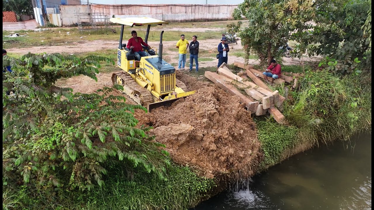 Successful 100% project in just one day Using a D21A Bulldozer to push soil with 5 ton dump truck