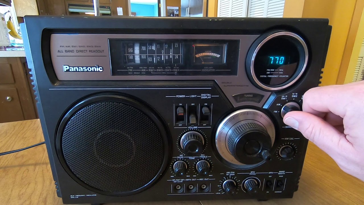 Винтажный радиоприёмник: Panasonic RF-2600