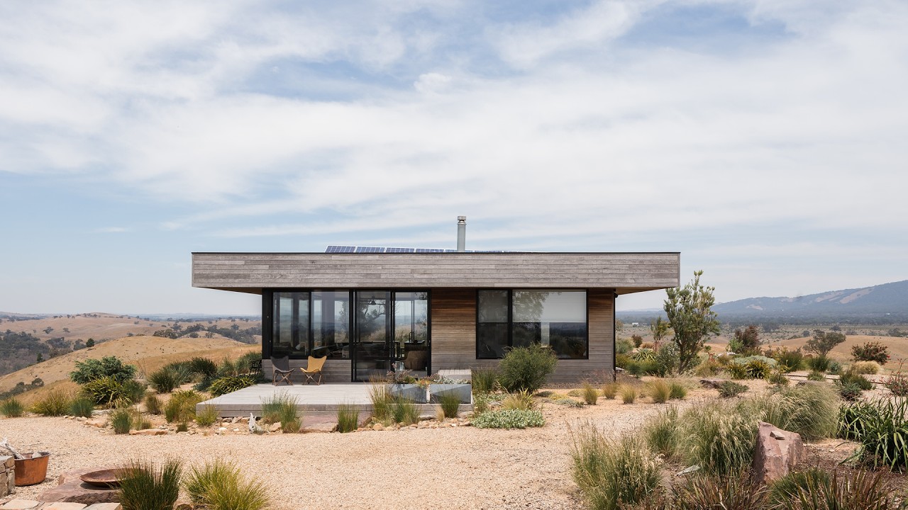 How This Small Off-Grid Cabin Embodies the Idea of Minimalism