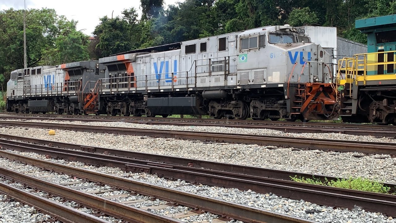 Locomotiva GE D9-40BBW VLI 6035, 6178 e a GE D9-40BW VALE 1183 saindo do pátio de ECA em Santa Luzia