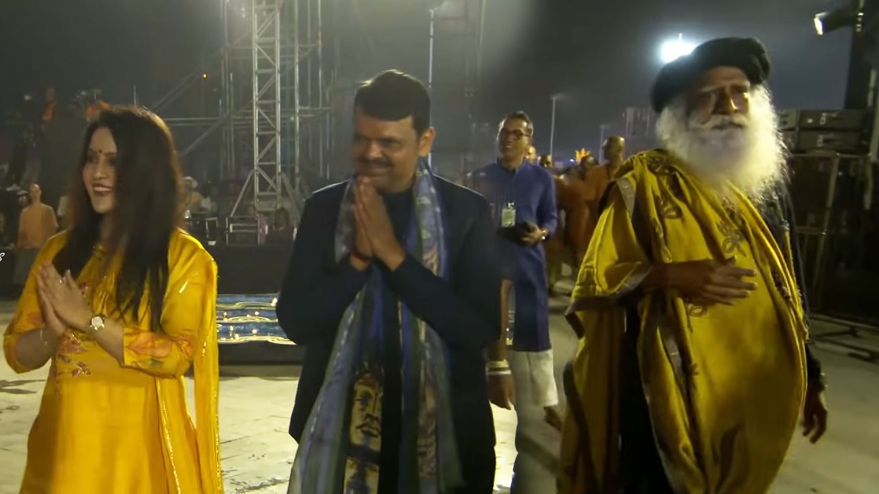Devendra Fadnavis and Amruta Fadnavis with Sadhguru at Isha Yoga Center | #MahaShivaRatri2026