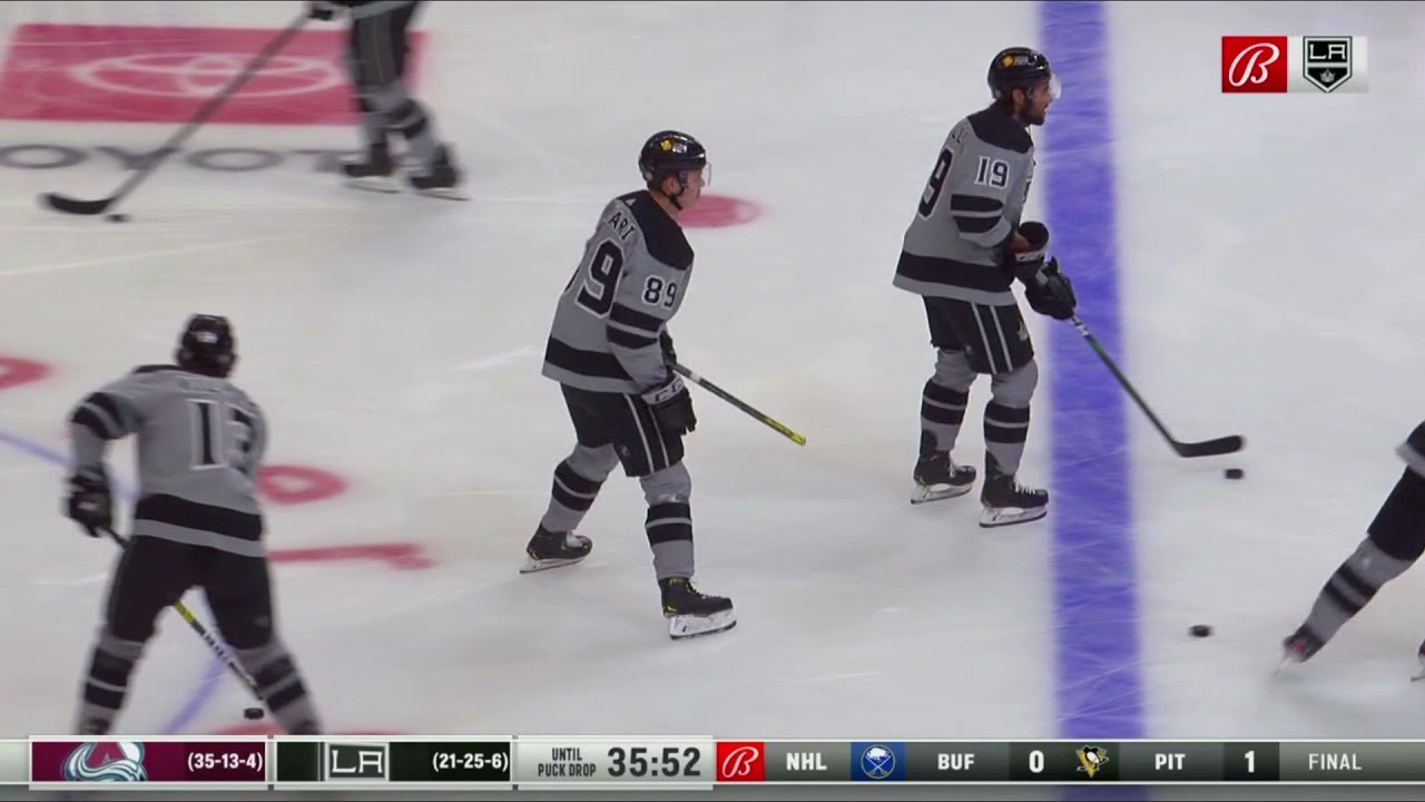 Rasmus Kupari breaks his twig during warm-up.