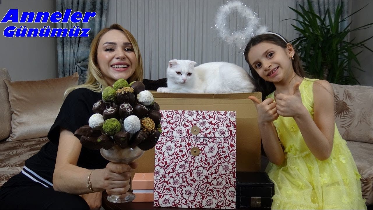PRENSES LİNA İLE ANNELER GÜNÜ NÜ KUTLUYORUZ !!