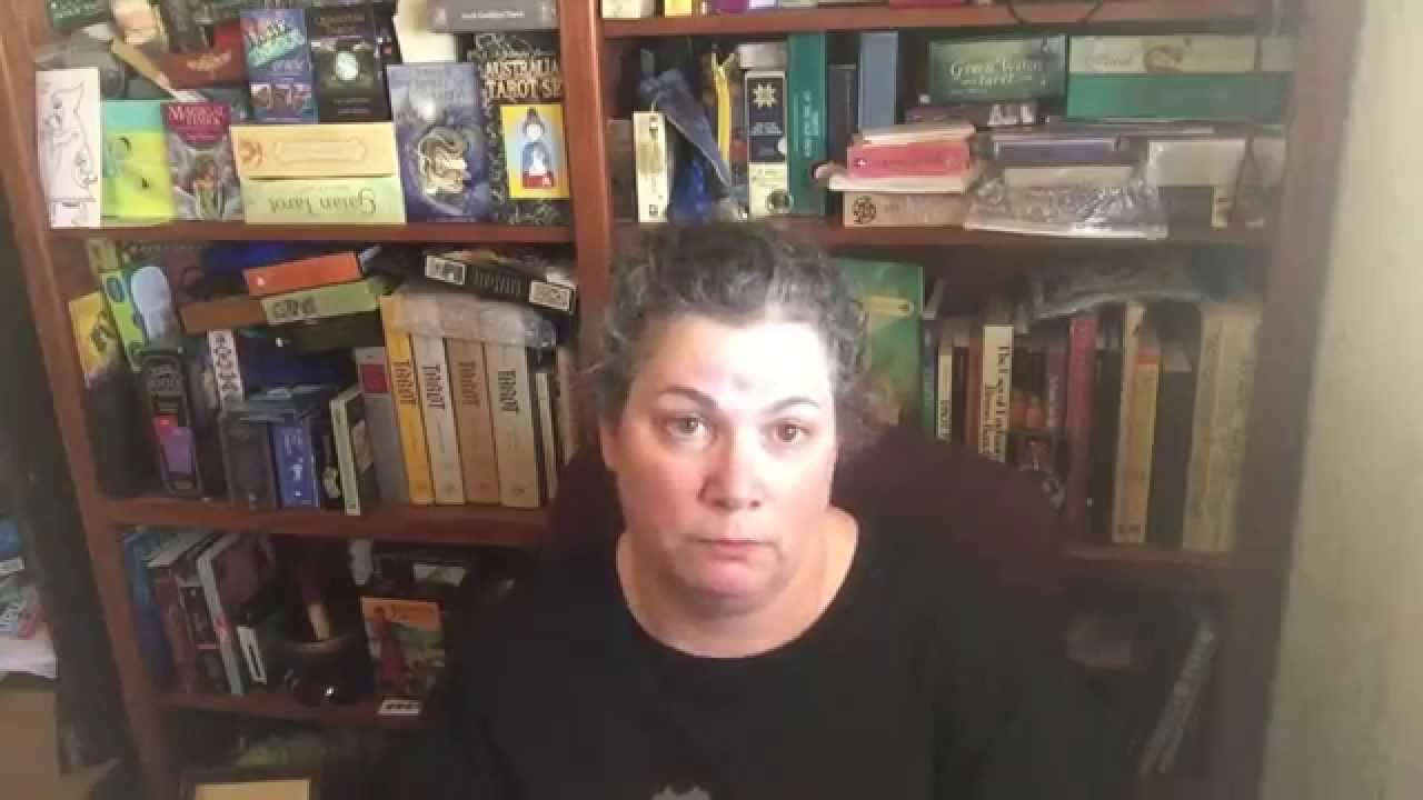 Arwen Talks Tarot: How To Read Tarot Intuitively
