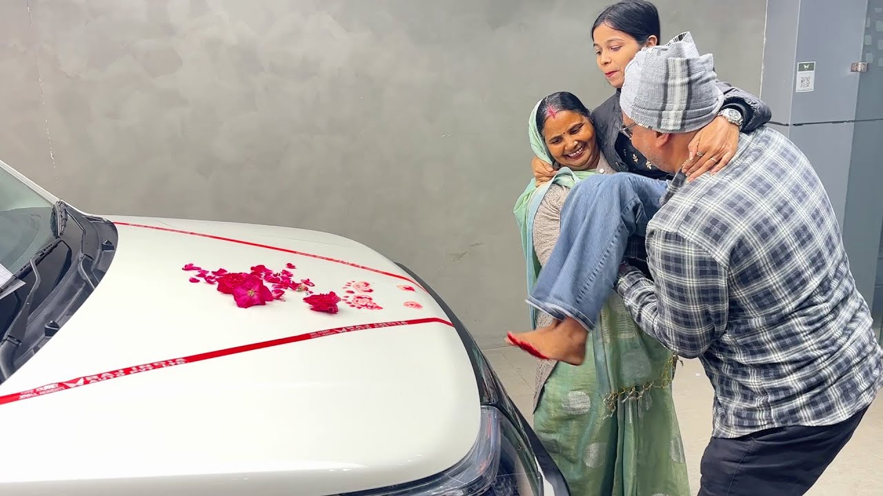 मेरी ज़िंदगी की पहली 4 व्हीलर 🚗 | Family Emotional Moment | First 4 Wheeler Purchase Vlog in Hindi