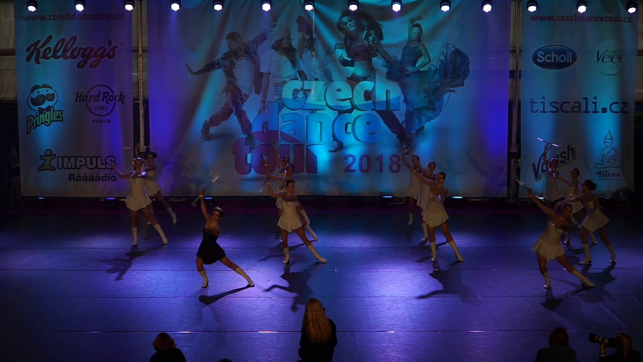 32. Mažoretky Silverstar Žleby - Swan Lake