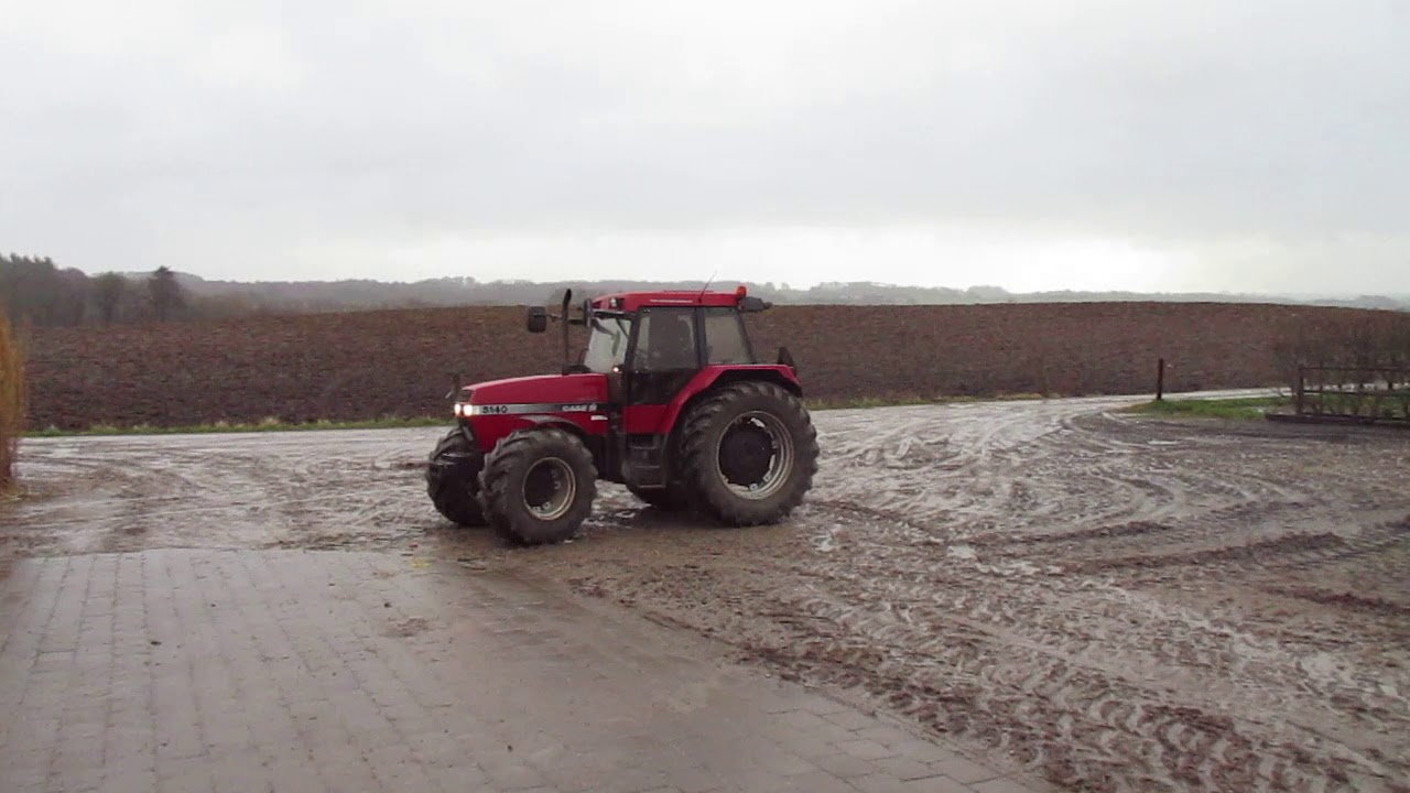 Case IH 5140 tractor