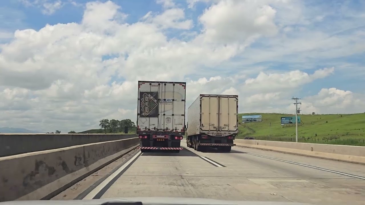 Rodovia Presidente Dutra trecho entre Resende RJ até Barra mansa RJ,  muito mato e buracos .