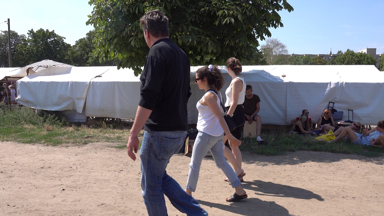 KONSTANTIN BITEEV - Singer Songwriter street music live performance Mauerpark Berlin Pt1