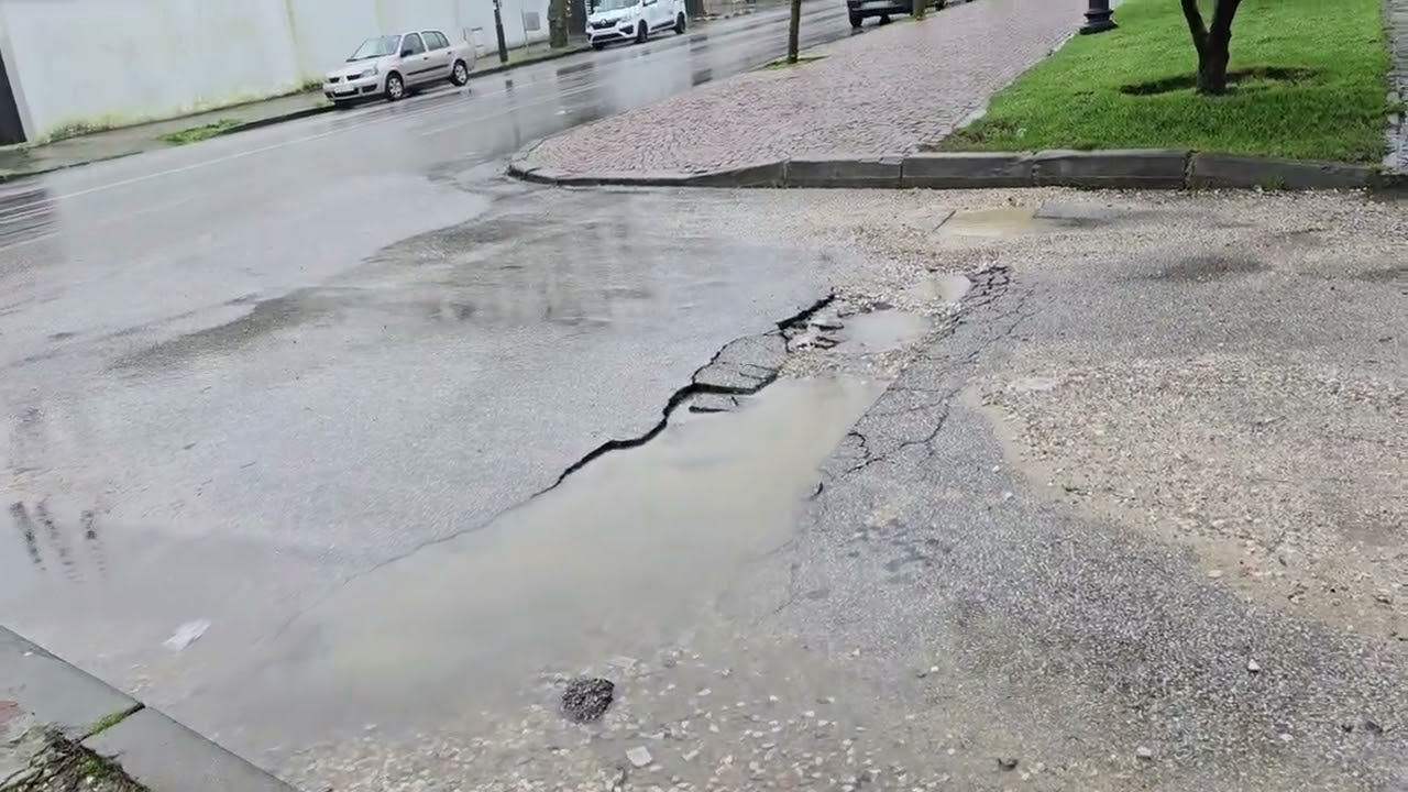 Танжер просыпается ⏰️, и дождь идет почти непрерывно уже более двух месяцев (Здесь Маршан)