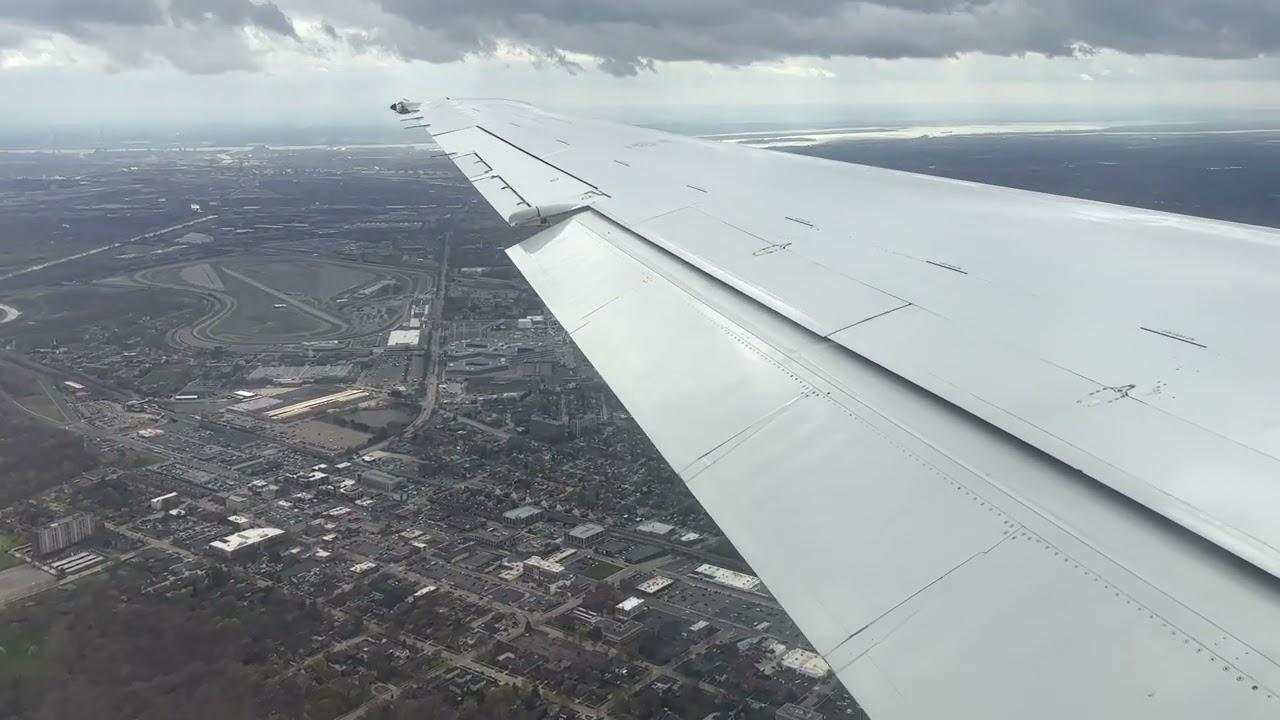 Delta Air Lines Boeing 717-2BD [N971AT] Windy Landing at Detroit (KDTW)