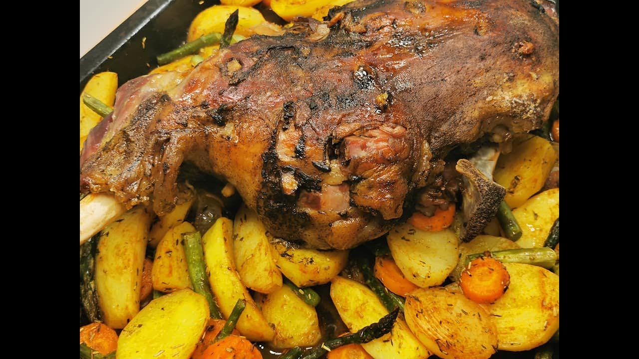 ❤️ Lammkeule im Backofen zubereitet, mit Sauce und Beilage Lecker Lammfleisch